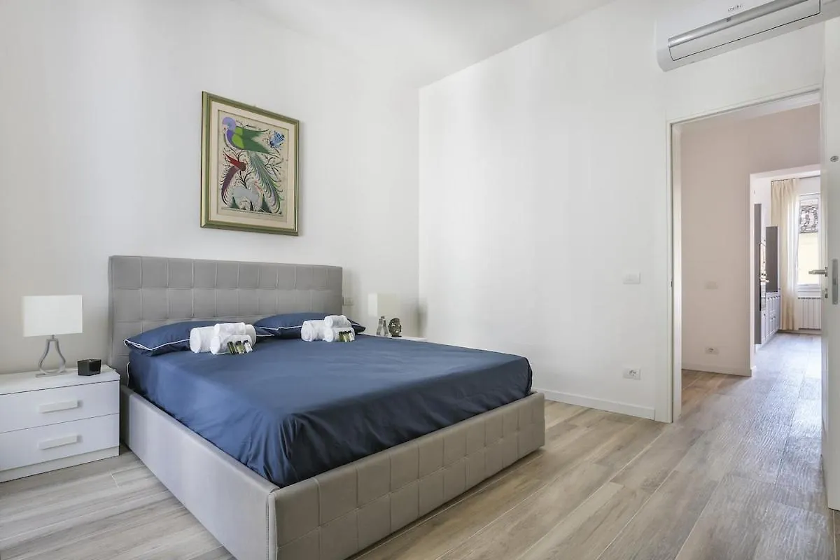 Modern Comfort In Florence Apartment